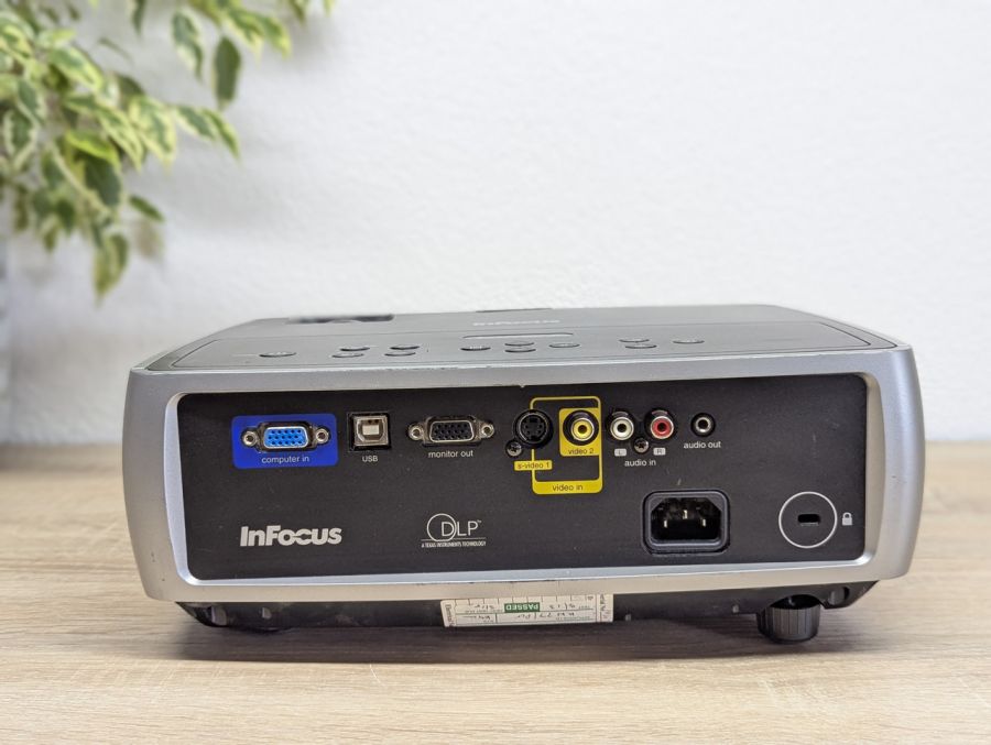 Б/В Проєктор InFocus W260