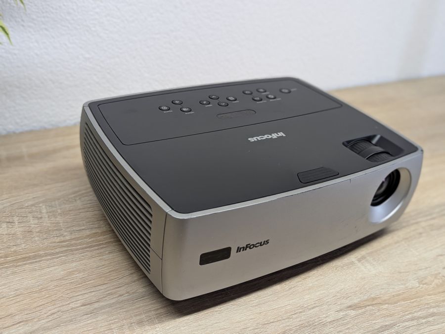 Б/В Проєктор InFocus W260
