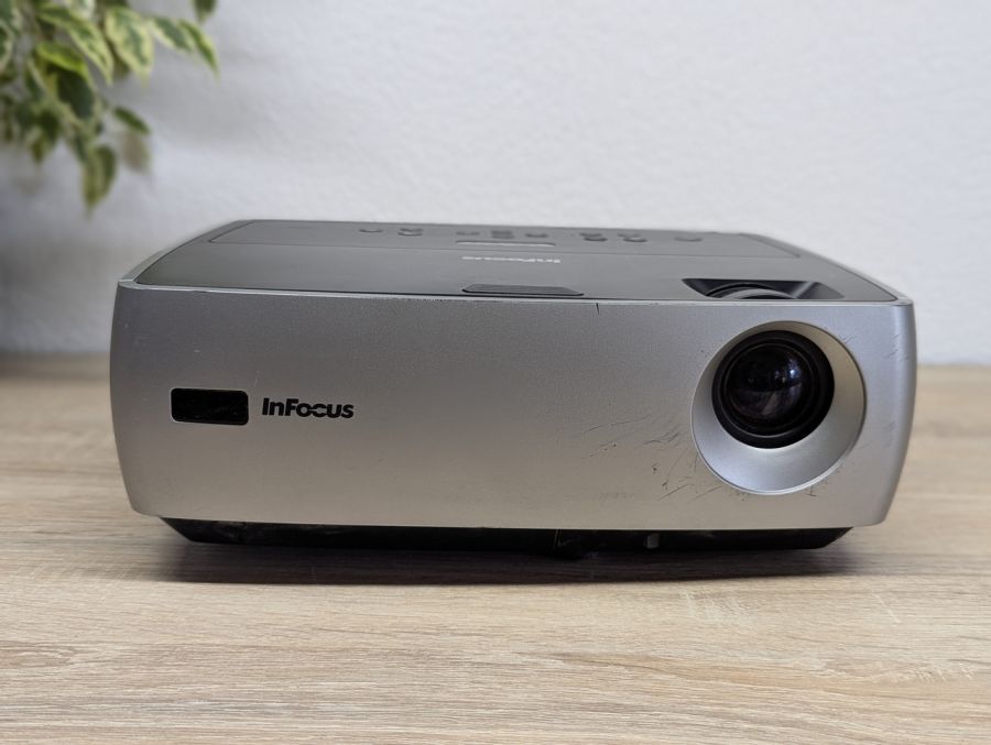 Б/В Проєктор InFocus W260
