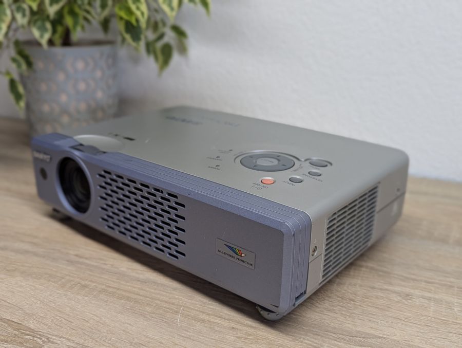 Б/В Проєктор SANYO PLC-XU47