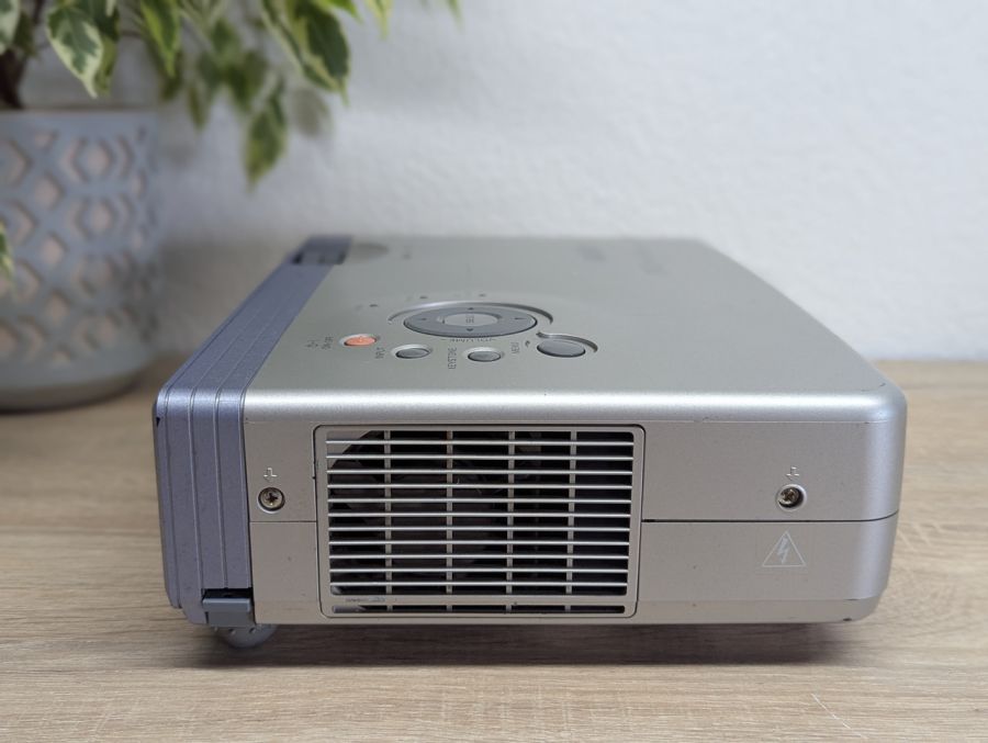 Б/В Проєктор SANYO PLC-XU47