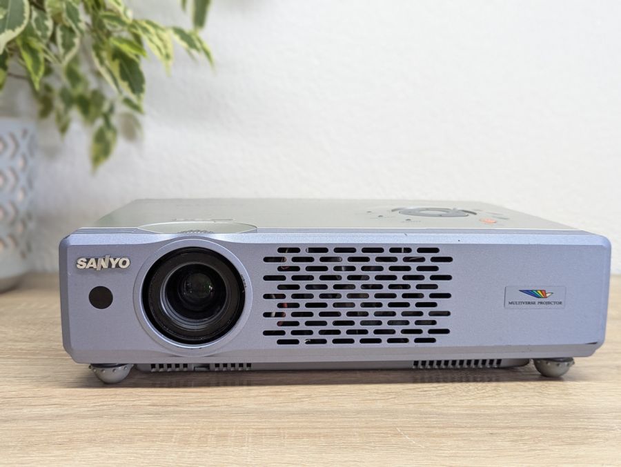 Б/В Проєктор SANYO PLC-XU47
