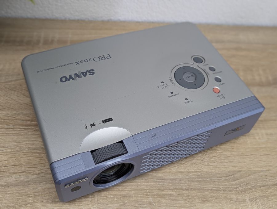 Б/В Проєктор SANYO PLC-XU47