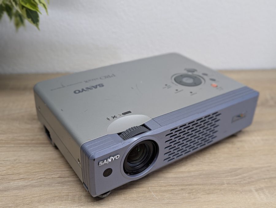 Б/В Проєктор SANYO PLC-XU41