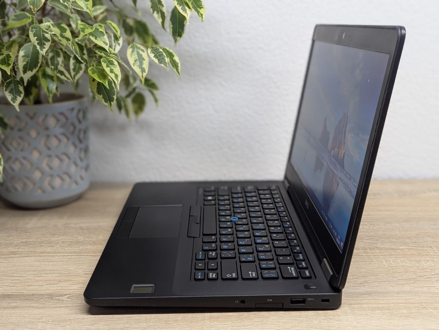 Уцінка! Ноутбук Б/В Dell Latitude E5470, Intel Core i5-6200U, DDR4 8 GB, SSD 256GB, 14" HD