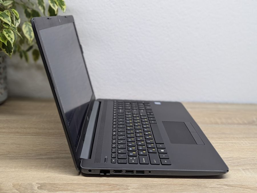 Уцінка! Ноутбук Б/В HP Laptop 15, Intel Core i5-8250U, DDR4 8 GB, SSD 128GB, 15.6" Full HD