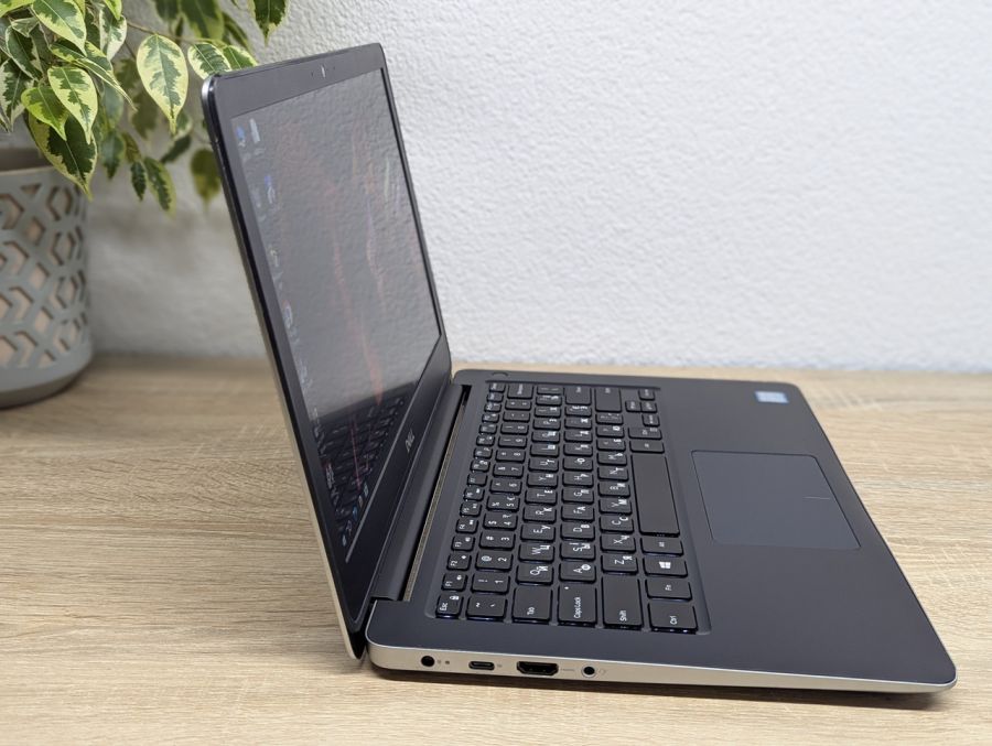 Ноутбук Б/В Dell Vostro 5370, Intel Core i5-8250U, DDR4 8 GB, SSD 128GB, 13" Full HD