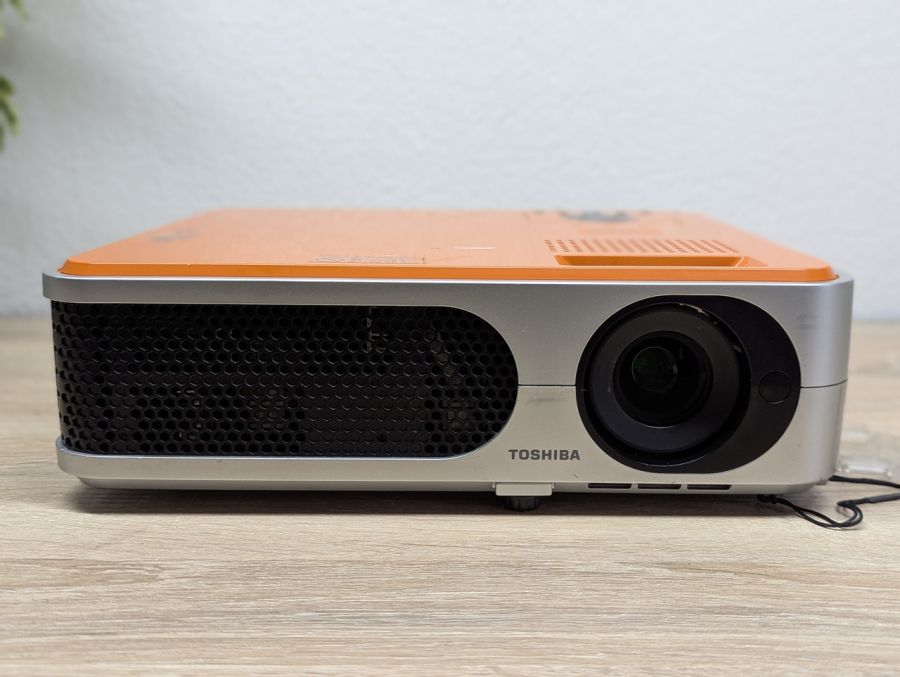Б/В Проєктор Б/К Toshiba TLP-x2000