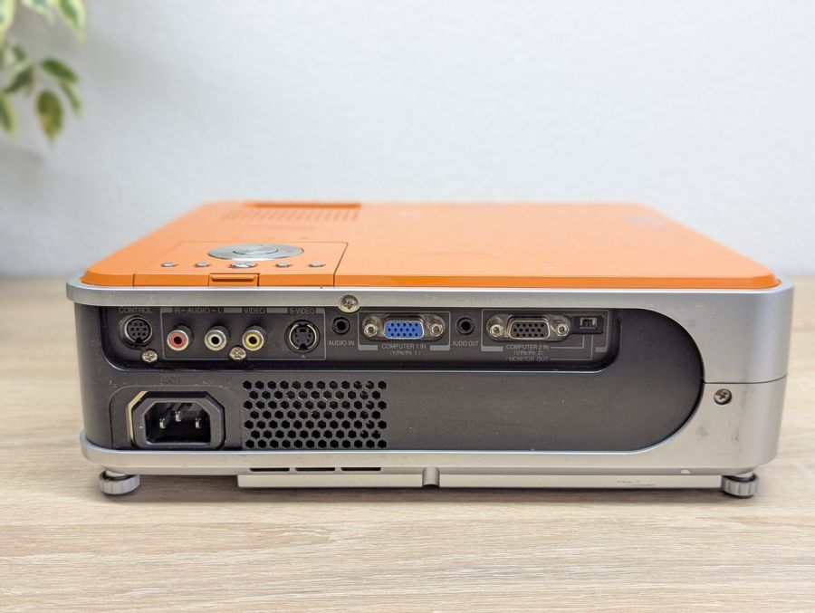Б/В Проєктор Б/К Toshiba TLP-x2000