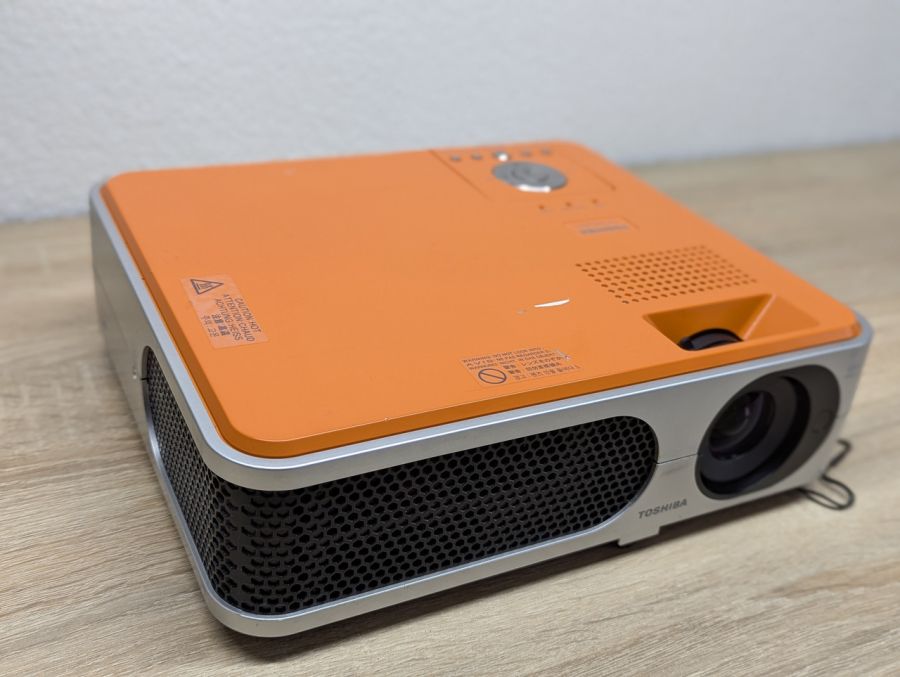 Б/В Проєктор Б/К Toshiba TLP-x2000