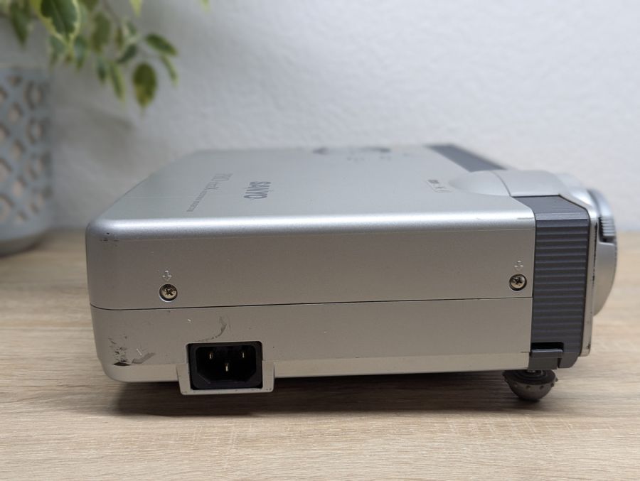 Б/В Проєктор SANYO PLC-XU51