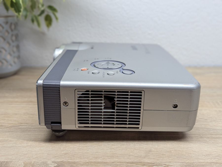 Б/В Проєктор SANYO PLC-XU51