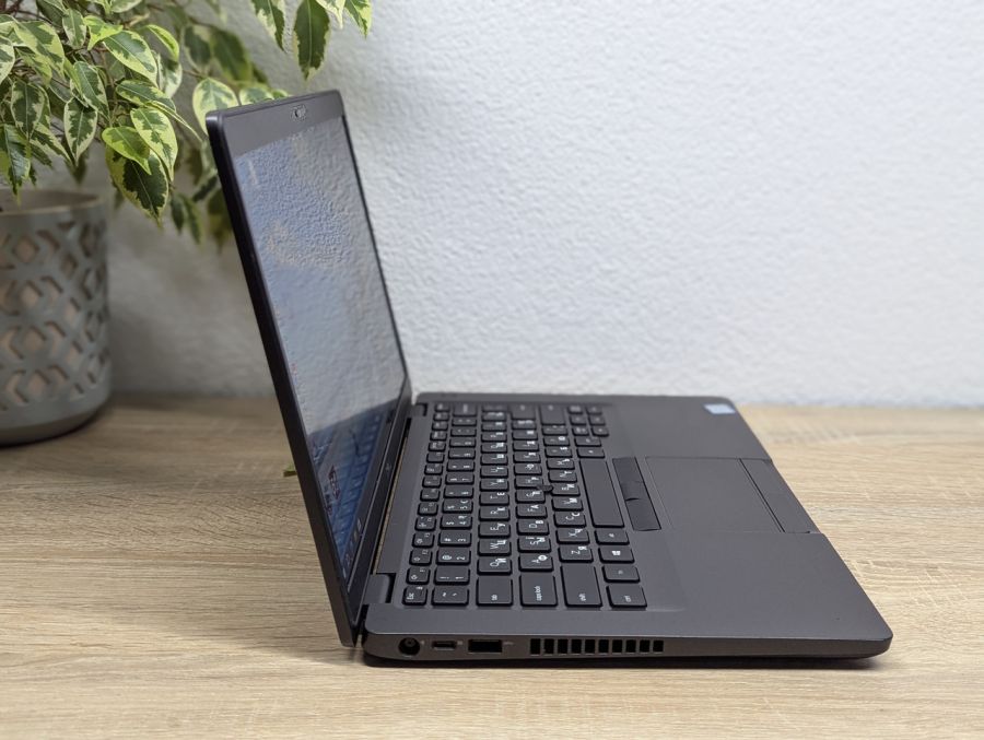Уцінка! Ноутбук Б/В Dell Latitude 5400, Intel Core i5-8365U, DDR4 16 GB, SSD 256GB, 14" Full HD
