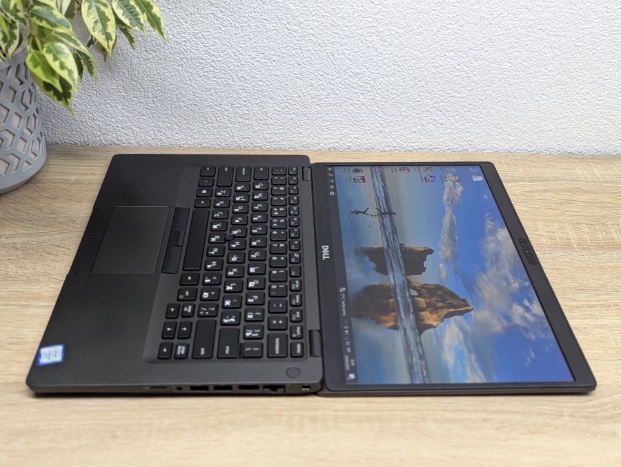 Уцінка! Ноутбук Б/В Dell Latitude 5400, Intel Core i5-8365U, DDR4 16 GB, SSD 256GB, 14" Full HD