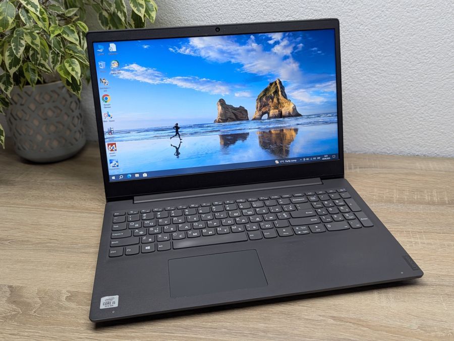 Уцінка! Ноутбук Б/В Lenovo V15-IIL, Intel Core i5-1035G7, DDR4 8 GB, SSD 256GB, 15.6" Full HD