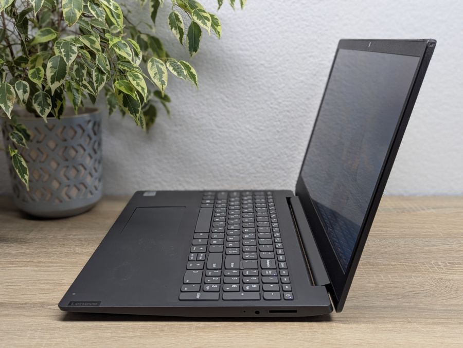 Уцінка! Ноутбук Б/В Lenovo V15-IIL, Intel Core i5-1035G7, DDR4 8 GB, SSD 256GB, 15.6" Full HD