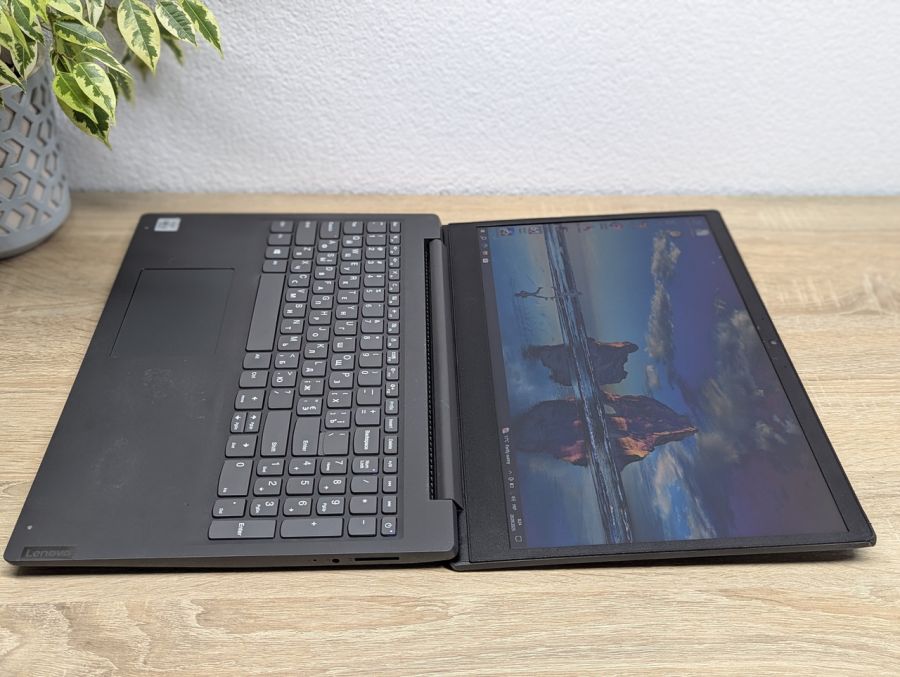 Уцінка! Ноутбук Б/В Lenovo V15-IIL, Intel Core i5-1035G7, DDR4 8 GB, SSD 256GB, 15.6" Full HD