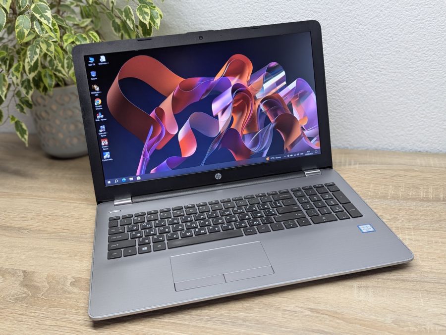 Уцінка! Ноутбук Б/В HP 250 G6, Intel Core i3-6006U, DDR4 8 GB, SSD 256GB, 15.6" Full HD