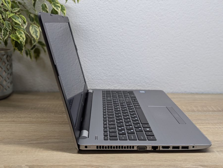 Уцінка! Ноутбук Б/В HP 250 G6, Intel Core i3-6006U, DDR4 8 GB, SSD 256GB, 15.6" Full HD