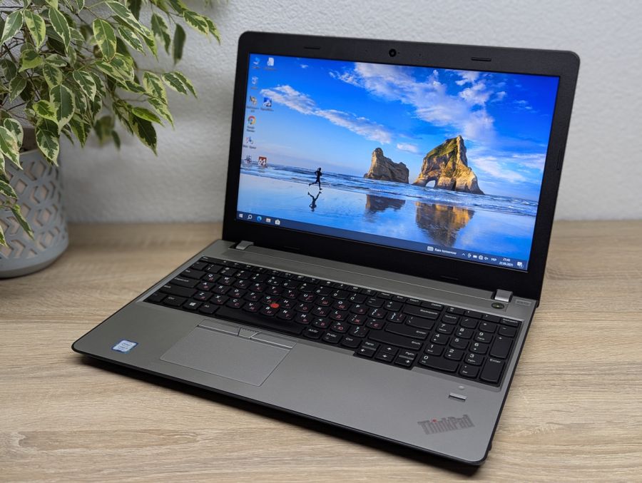 Ноутбук Б/В Lenovo ThinkPad E570, Intel Core i3-7100U, DDR4 8 GB, SSD 128GB, 15.6" HD