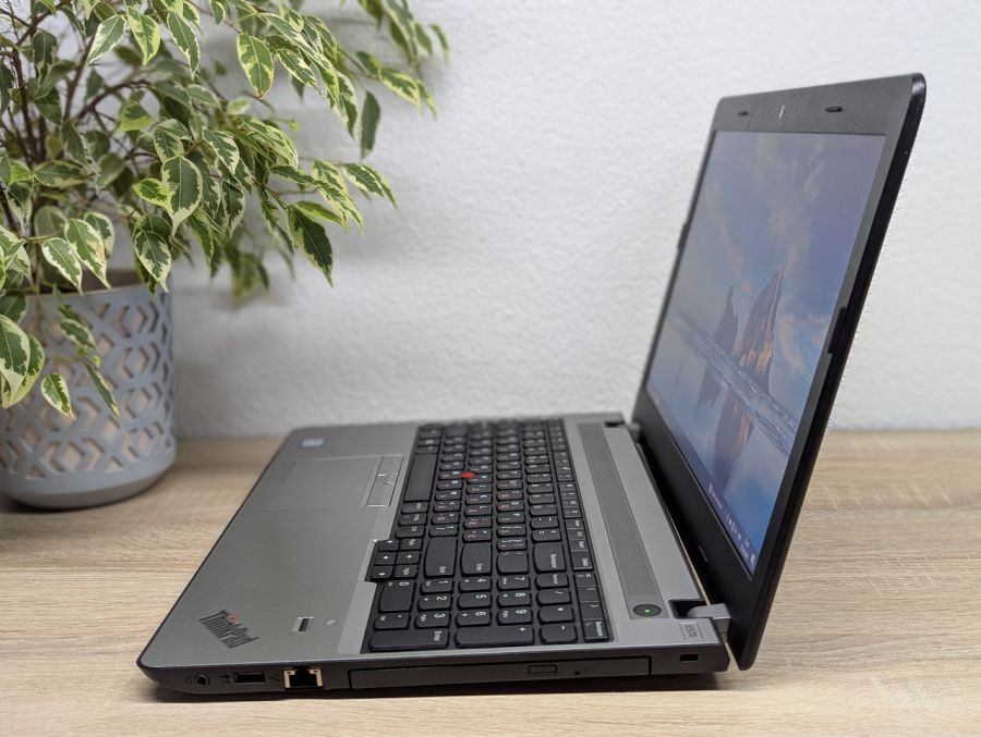 Ноутбук Б/В Lenovo ThinkPad E570, Intel Core i3-7100U, DDR4 8GB, SSD 128GB, 15.6" HD