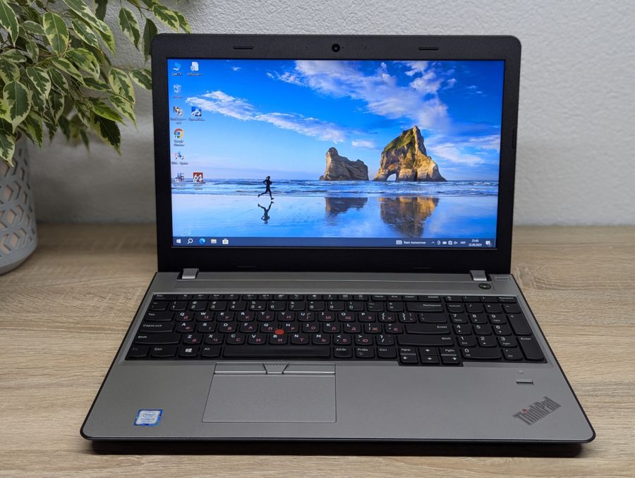 Ноутбук Б/В Lenovo ThinkPad E570, Intel Core i3-7100U, DDR4 8 GB, SSD 128GB, 15.6" HD