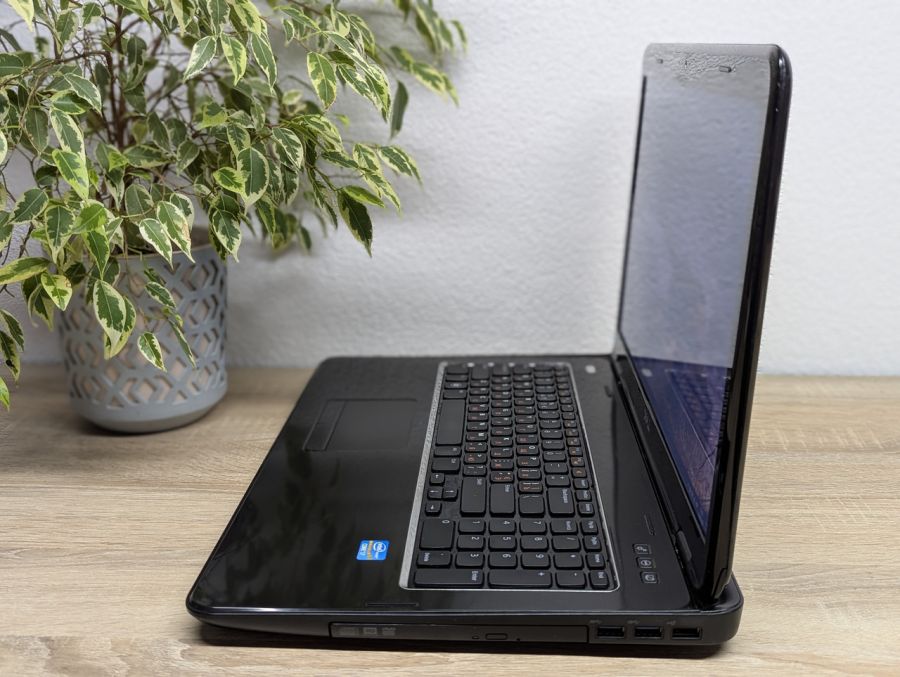 Ноутбук Б/В Dell Inspiron N7110, Intel Core i7-2670QM, DDR3 8 GB, SSD 256GB, NVIDIA GeForce GT 525M 2Gb, 17.3"