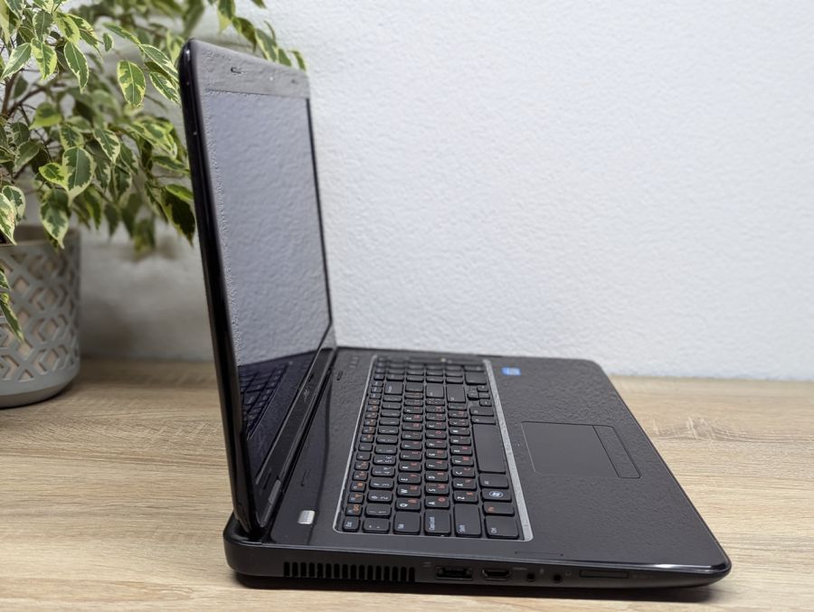 Ноутбук Б/В Dell Inspiron N7110, Intel Core i7-2670QM, DDR3 8 GB, SSD 256GB, NVIDIA GeForce GT 525M 2Gb, 17.3"