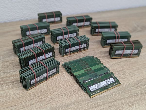 Б/В Оперативна пам'ять Samsung DDR4 4gb / 2666MHz