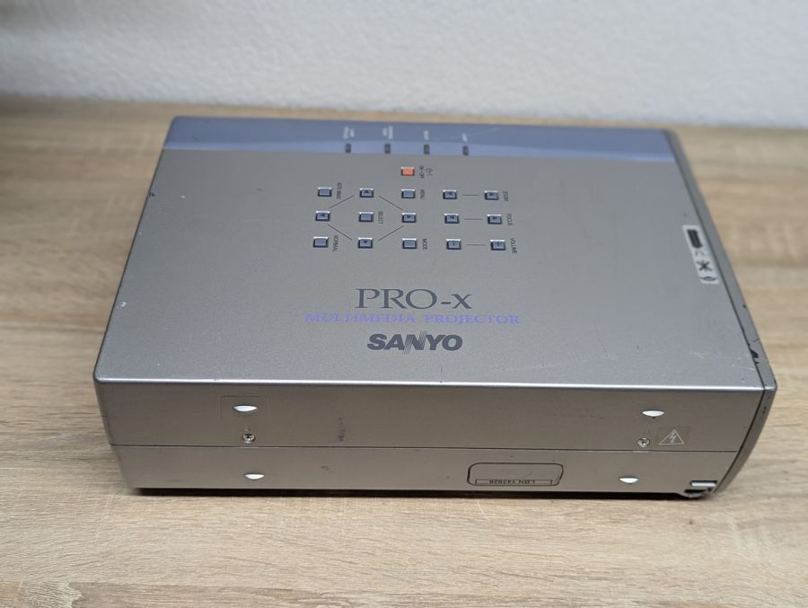 Б/В Проєктор SANYO PLC-SU20E