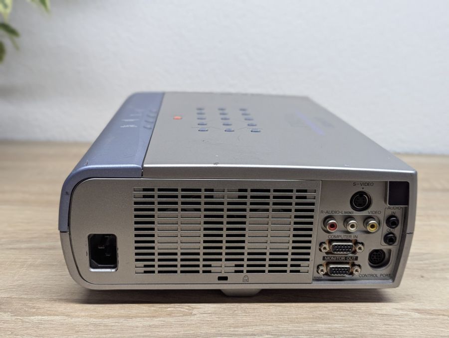 Б/В Проєктор SANYO PLC-SU20E
