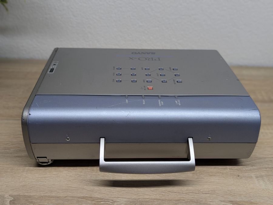 Б/В Проєктор SANYO PLC-SU20E