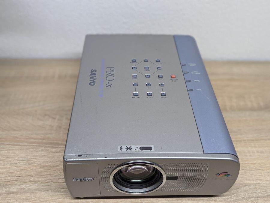 Проєктор SANYO PLC-SU20E