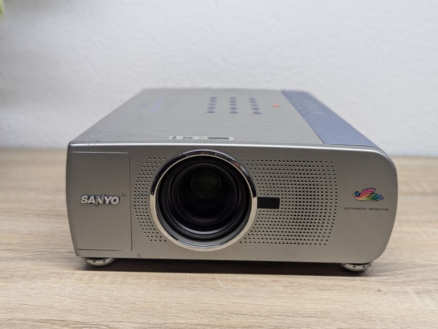 Б/В Проєктор SANYO PLC-SU20E