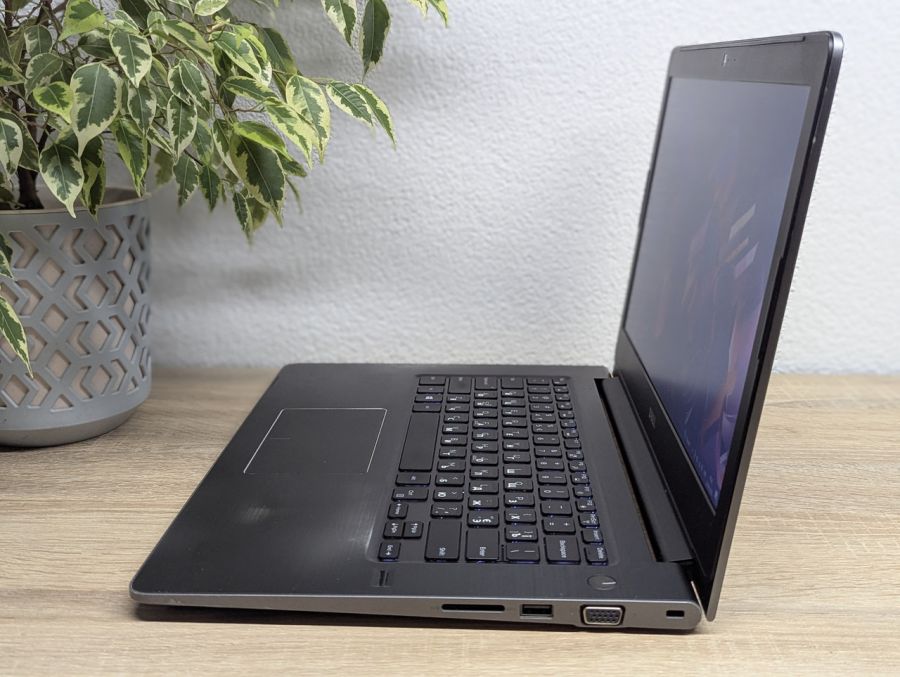 Ноутбук Б/В Dell Vostro 5468, Intel Core i5-7200U, DDR4 16GB, SSD 256GB, NVIDIA GeForce 940MX 4GB, 14" Full HD