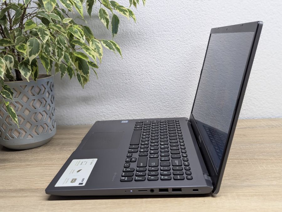 Уцінка! Ноутбук Б/В ASUS Laptop, Intel Core i3-8145U, DDR3 20 GB, SSD 256GB, 15.6" Full HD