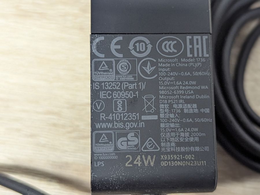 Б/В Microsoft surface 1736 24W 1.6A