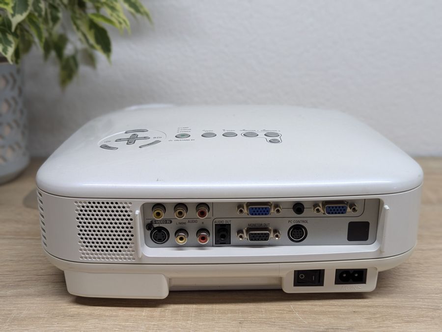 Б/В Проєктор NEC VT575