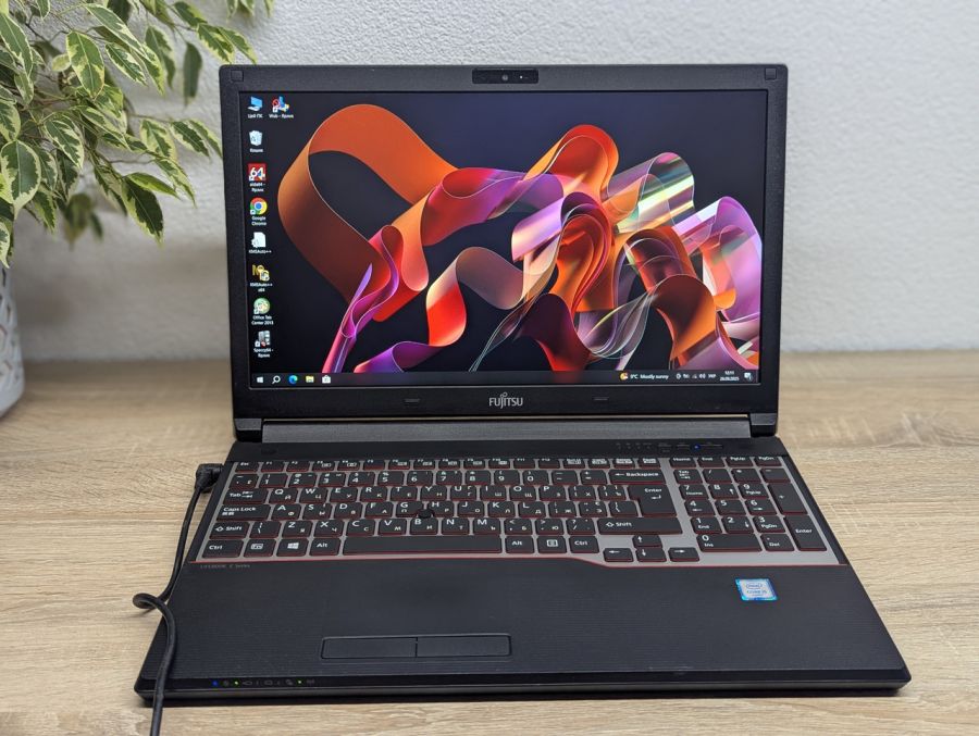 Ноутбук Б/В Fujitsu E556, Intel Core i5-6200U, DDR4 8 GB, SSD 128GB, 15.6" Full HD