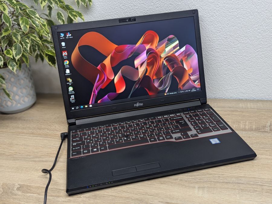 Ноутбук Б/В Fujitsu E556, Intel Core i5-6200U, DDR4 8 GB, SSD 128GB, 15.6" Full HD