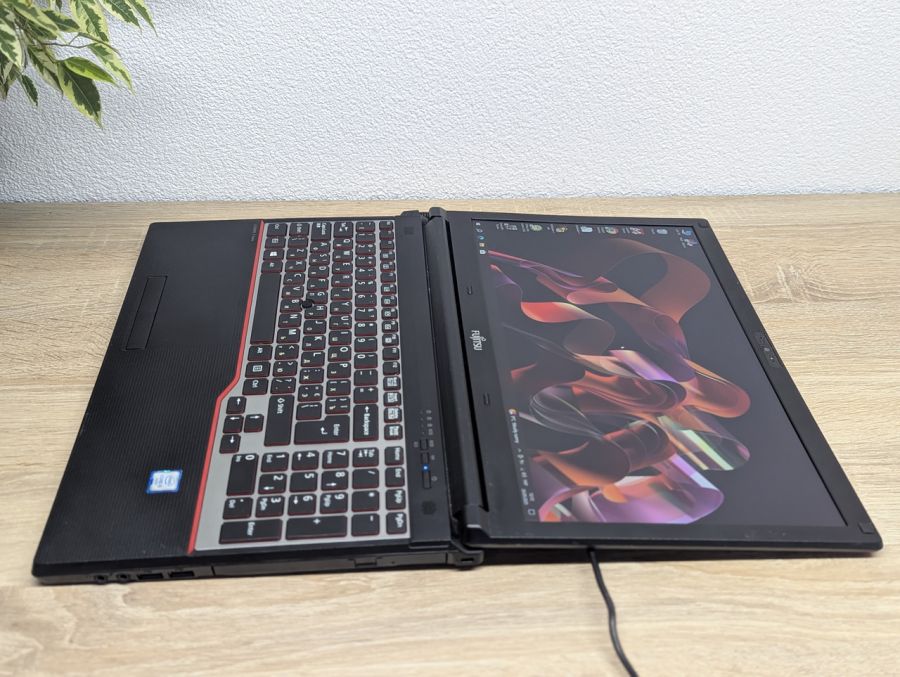 Ноутбук Б/В Fujitsu E556, Intel Core i5-6200U, DDR4 8 GB, SSD 128GB, 15.6" Full HD