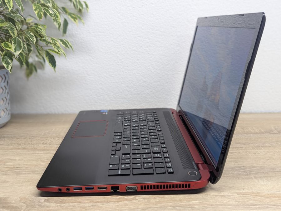 Уцінка! Ноутбук Б/В Toshiba Qosmio X70-B, Intel Core i7-4710HQ, DDR3 16 GB, SSD 360GB, AMD Radeon R9 M200X 4Gb, 17" Full HD