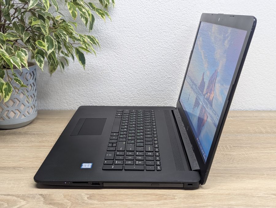 Ноутбук Б/В HP Laptop17, Intel Core i5-8265U, DDR4 8 GB, SSD 128GB + HDD 1TB, 17.3" UHD