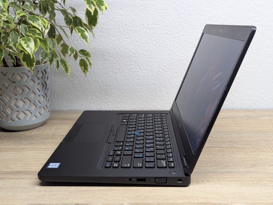 Уцінка! Ноутбук Б/В Dell Latitude 5480, Intel Core i7-6600U, DDR4 16 GB, SSD 128GB, NVIDIA GeForce 930MX 2Gb, 14"