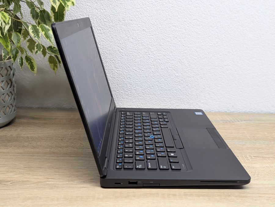 Уцінка! Ноутбук Б/В Dell Latitude 5480, Intel Core i7-6600U, DDR4 16 GB, SSD 128GB, NVIDIA GeForce 930MX 2Gb, 14"