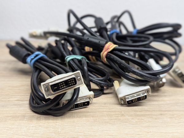 Б/В Кабель DVI Hotron 1.5 метра