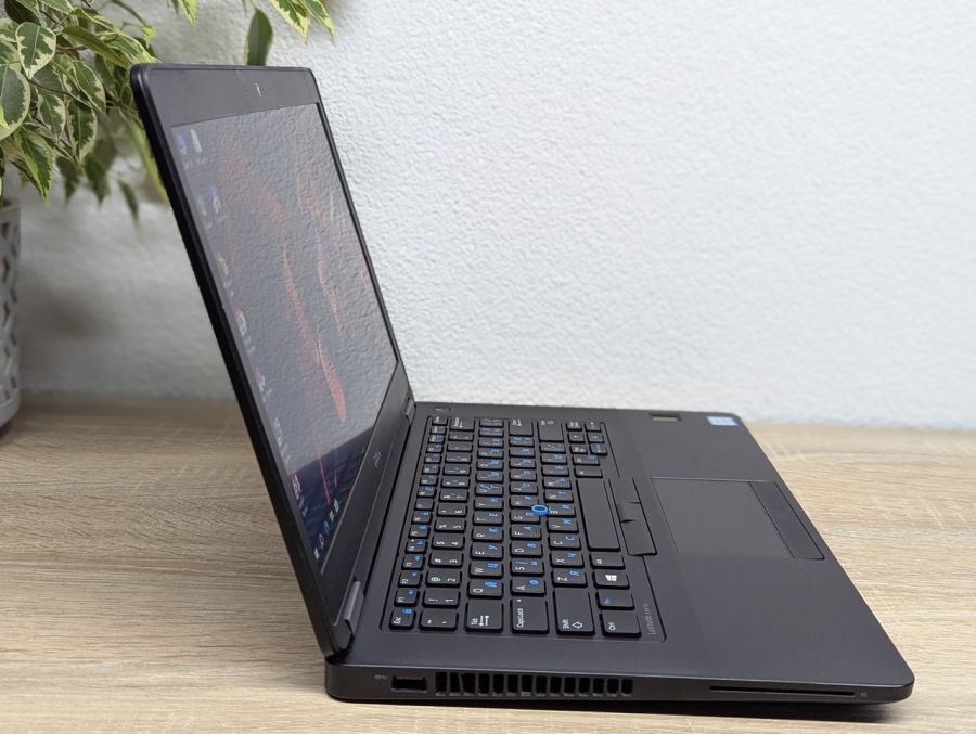 Ноутбук Б/В Dell Latitude E5470, Intel Core i7-6600U, DDR4 8GB, SSD 128GB, AMD Radeon R7 M360 2GB, 14" Full HD