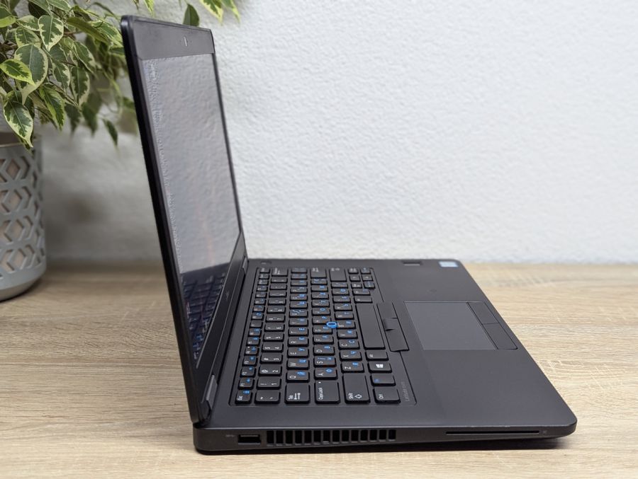 Уцінка! Ноутбук Б/В Dell Latitude E5470, Intel Core i7-6820HQ, DDR4 8 GB, SSD 128GB, 14" Full HD