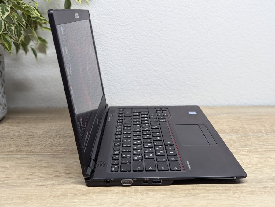 Ноутбук Б/В Fujitsu U747, Intel Core i5-6200U, DDR4 16 GB, SSD 128GB, 14" Full HD
