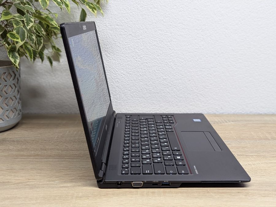 Уцінка! Ноутбук Б/В Fujitsu U747, Intel Core i5-6200U, DDR4 8 GB, SSD 128GB, 14" Full HD